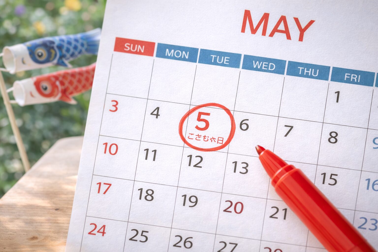 ５月５日に丸をつけているカレンダー